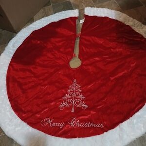 Red Christmas Tree Skirt with White F A U X Fur Trim 56 In New Never Used